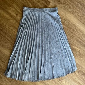 Pleated silky midi skirt in blue